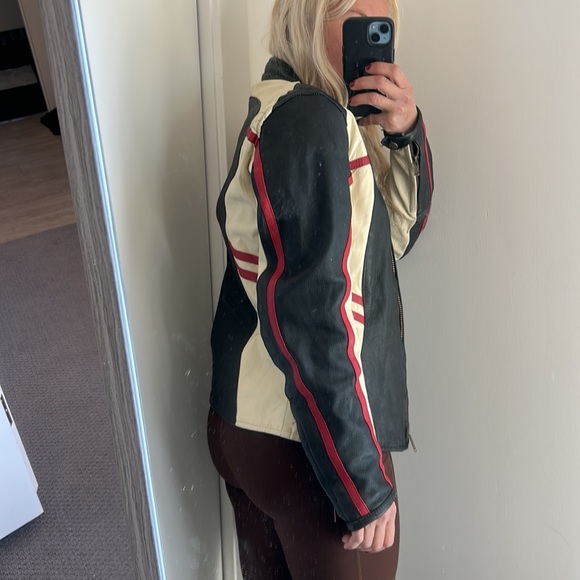 Beautiful Leather Jacket - Picture 3 of 3